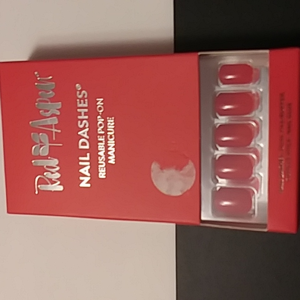 Red aspen nail dashes